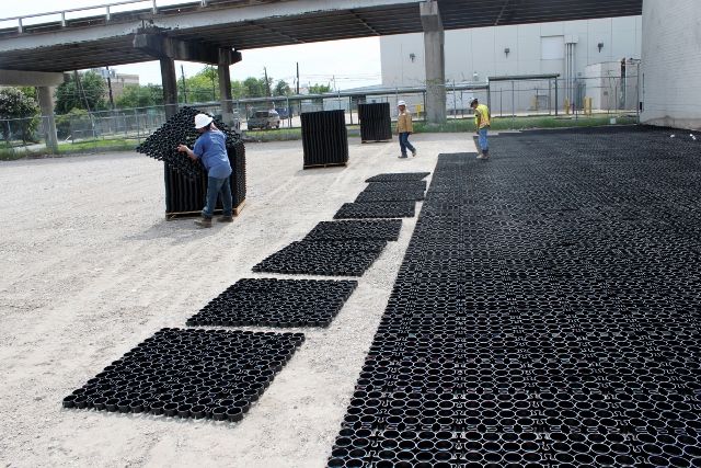 installlation process of pervious pavement, permeable pavement installation process, permeable parking lot, unfilled permeable plastic grid, unfilled truegrid permeable pavement, unfilled truegrid permeable pavement installation,