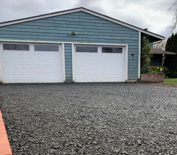 Eco-friendly permeable paver gravel driveway with Edging