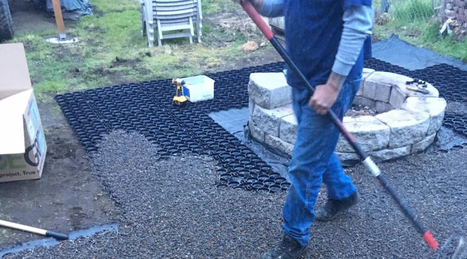 Installation in progress of a PRO LITE gravel infill patio